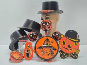 Nice Estate Lot of Old Vintage HALLOWEEN Decorations Nosie Makers etc