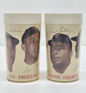 2 Vintage 1965 MN TWINS Cups