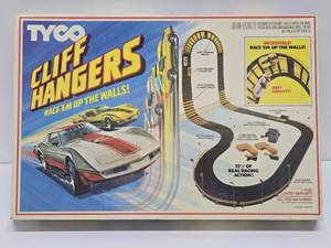 Vintage Tyco Cliff Hangers Slot Car Set wCars