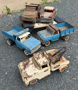 Lot of Early 1960s TONKA Trucks