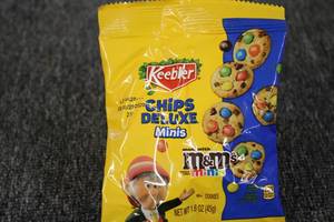 12 Snack bags of chips deluxe mini ...