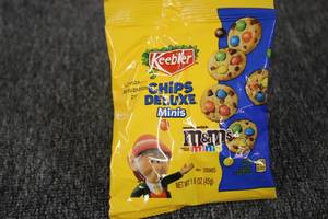 12 Snack bags of chips deluxe mini ...