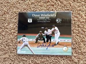 Dave Winfield 3,000th Hit Autographed 8x10 Picture at Metrodome Minneapolis Minnesota Local Legend