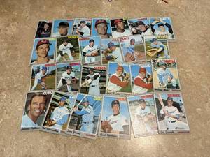 1970 Topps Vintage Baseball Cards, Mostly Poor Condition, Lot