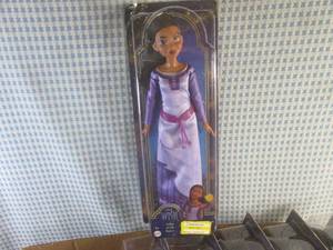 (EW5) 11 Disney Wish Asha ofde Ros...