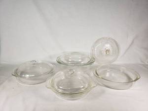 Set of Pyrex Glass Baking Dishes with Lids
