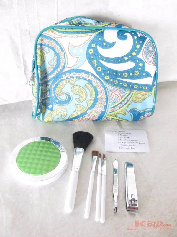 18 Piece Cosmetic & Personal Care Gift Set Lot
