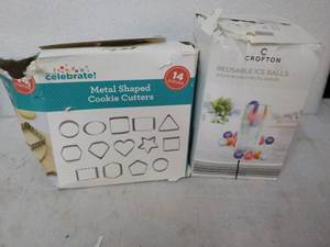 Metal Shaped Cookie Cutters and Reu...