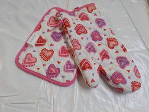 Crofton Oven Mit and Pot Holder...