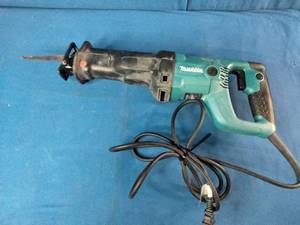 Makita JR3050T corded reciprocating saw, known for its 11-amp motor and durable design.