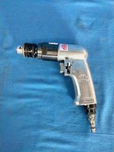 Mac Tools AD540 38 reversible air drill, featuring an aluminum housing and a keyed chuck