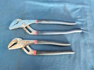 Grip  groove joint pliers