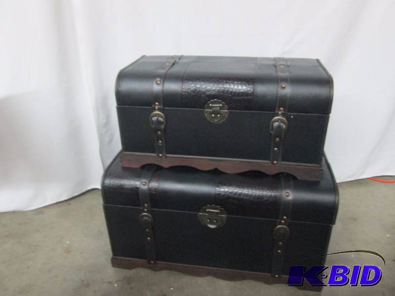 lot 17 image: 2-Pc. Trunk Set