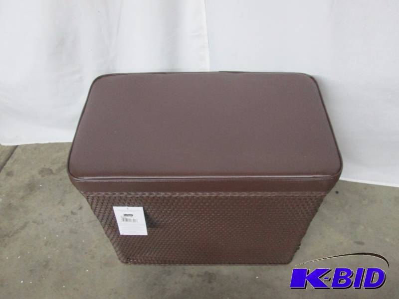 lot 27 image: Carter Bench Hamper