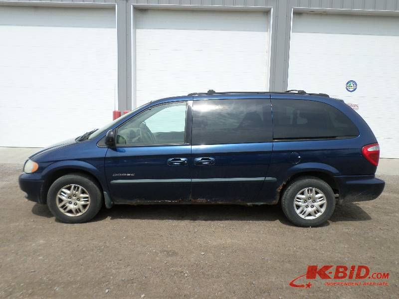 lot 2 image: 2001 Dodge Grand Caravan, 3.3Liter ...