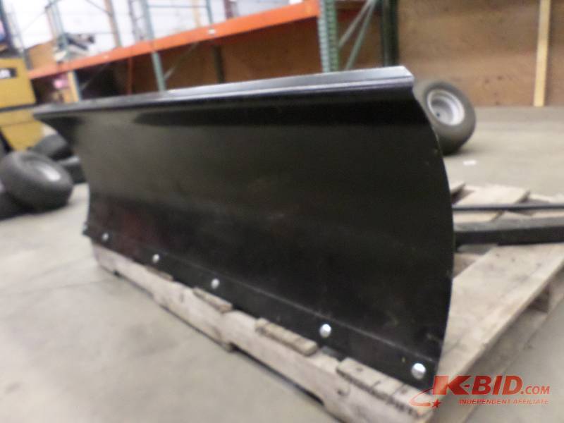 lot 24 image: Yardman 42 Snow Blade With Mount A...