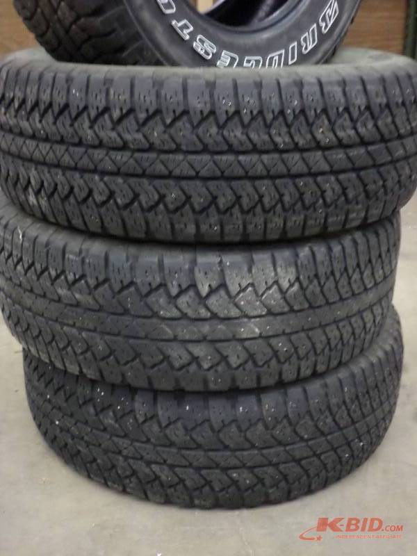 lot 25 image: (4) Bridgestone Dueler AT P265651...