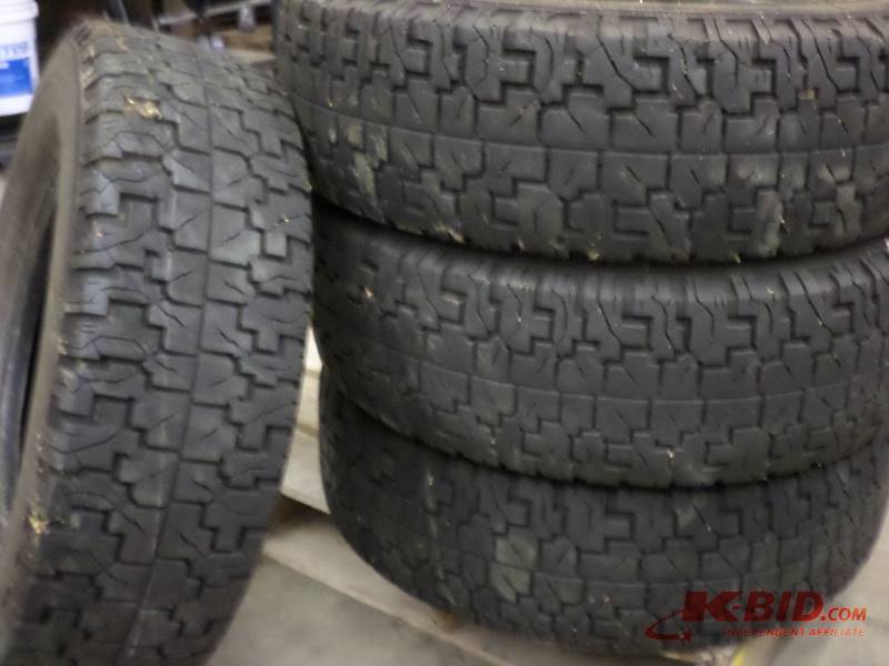 lot 44 image: (4) Uniroyal Laredo LTL LT2457516...