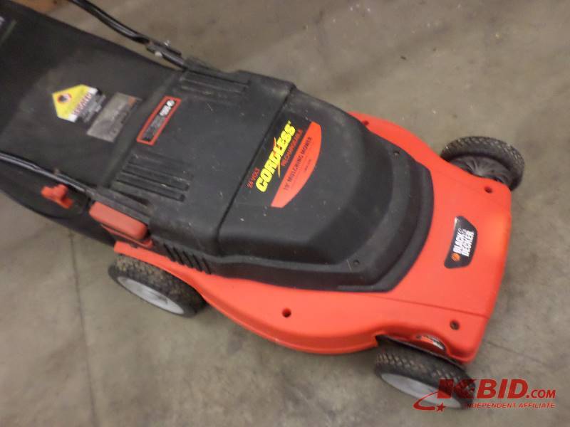 lot 49 image: Black & Decker 24Volt Electric Mowe...