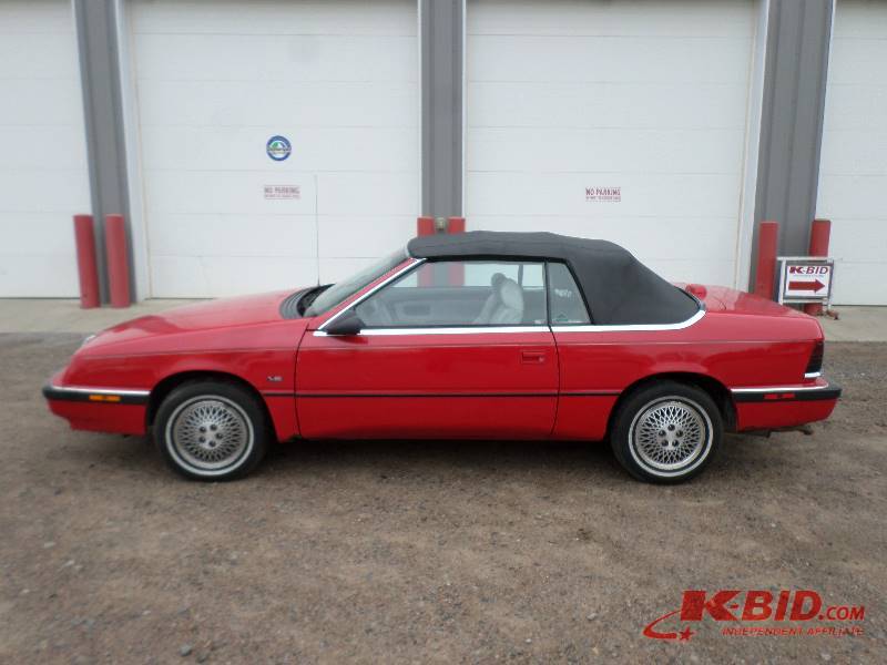 lot 4 image: 1991 Chrysler LeBaron Two Door Conv...