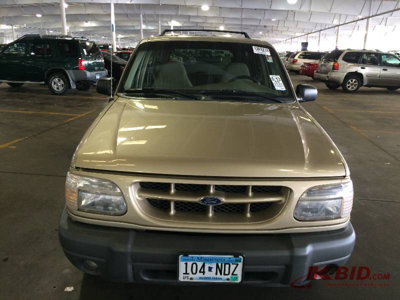 2000 Ford Explorer XLS