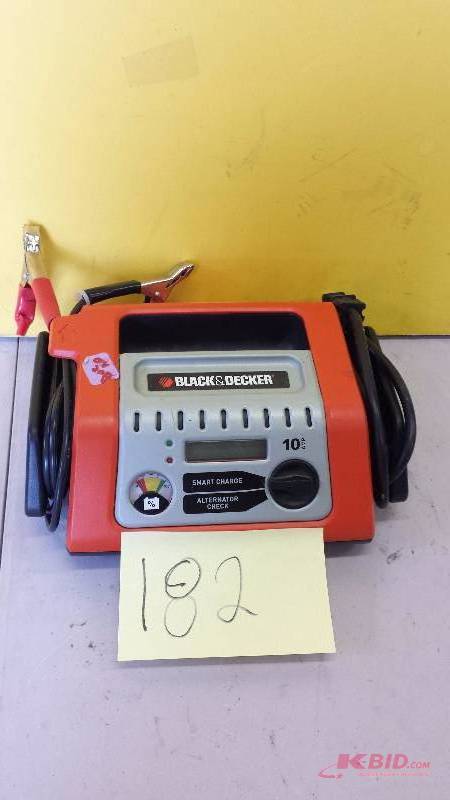 lot 182 image: Black and Decker Charger