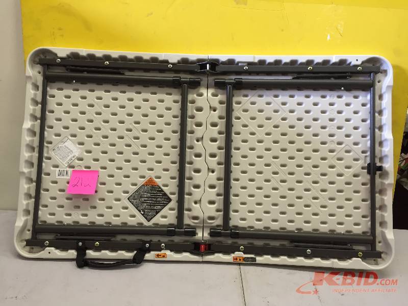 lot 212 image: Foldable Table