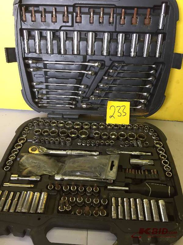 lot 233 image: 185 Pcs Mechanis Tool Set
