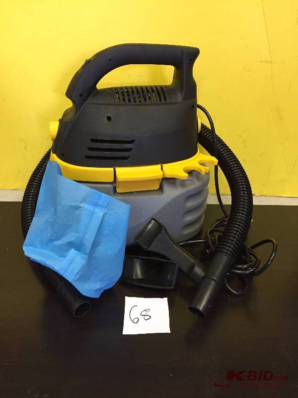 lot 69 image: Stinger 2.5 Gal WetDry Vac