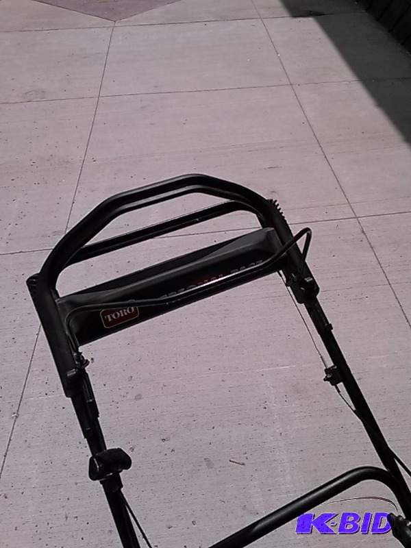 2 YEAR OLD TORO PERSONAL PACE SELF PROPELLED 22 CUT LAWN MOWER WITH BAGGER