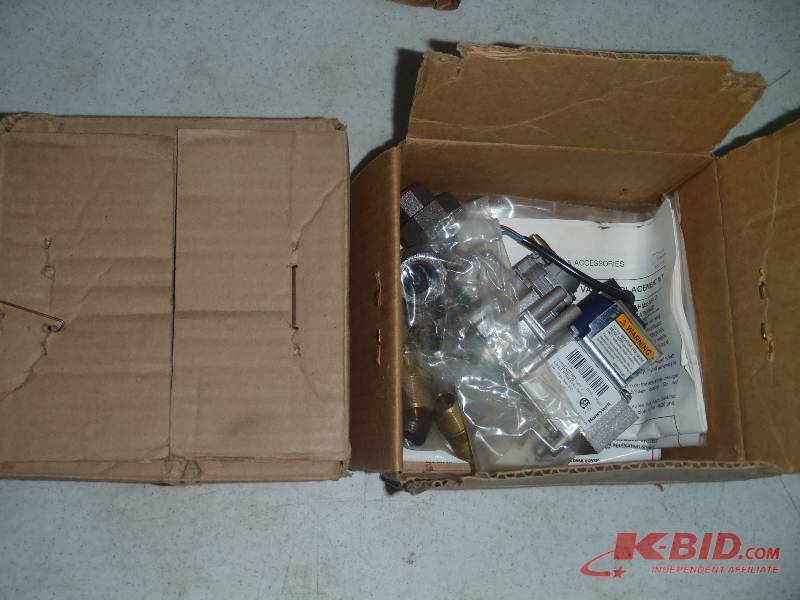 lot 30 image: Set of 2 Lennox 45L91 Gas Valves
