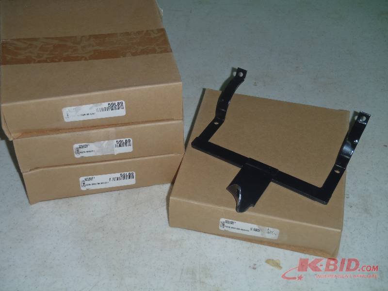lot 32 image: Four (4) Lennox 59L89 Motor Mounts