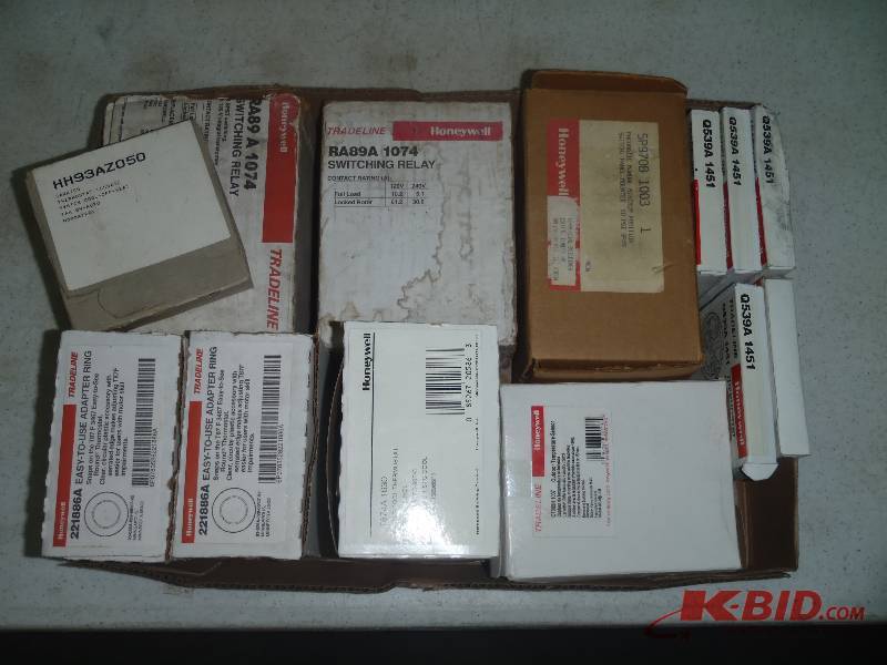 lot 88 image: Flat of Honeywell Items  Relay, Thermostat, Sensor, Etc.