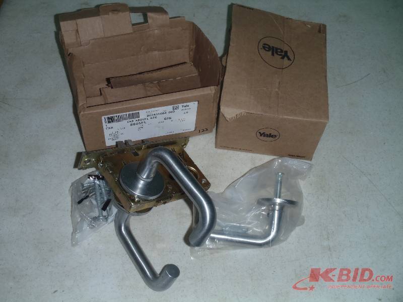 lot 116 image: Door Handle Parts