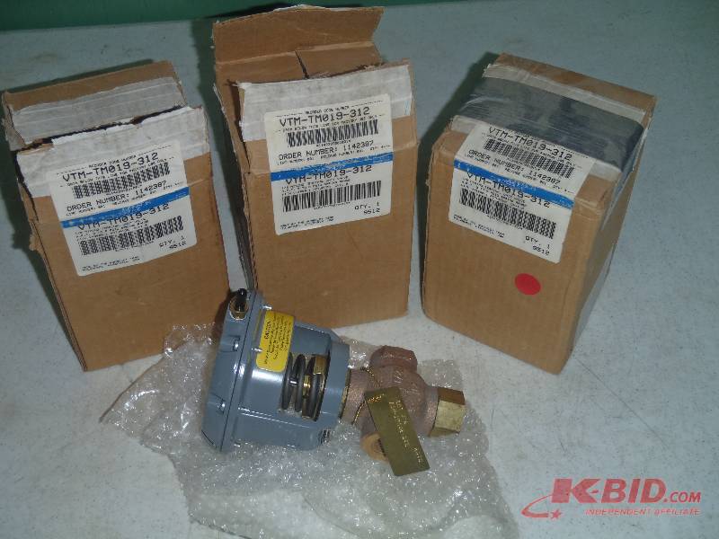 lot 151 image: Three (3) Johnson Controls VTM-TM019-312 12 Mixing Terminal Unit Valve