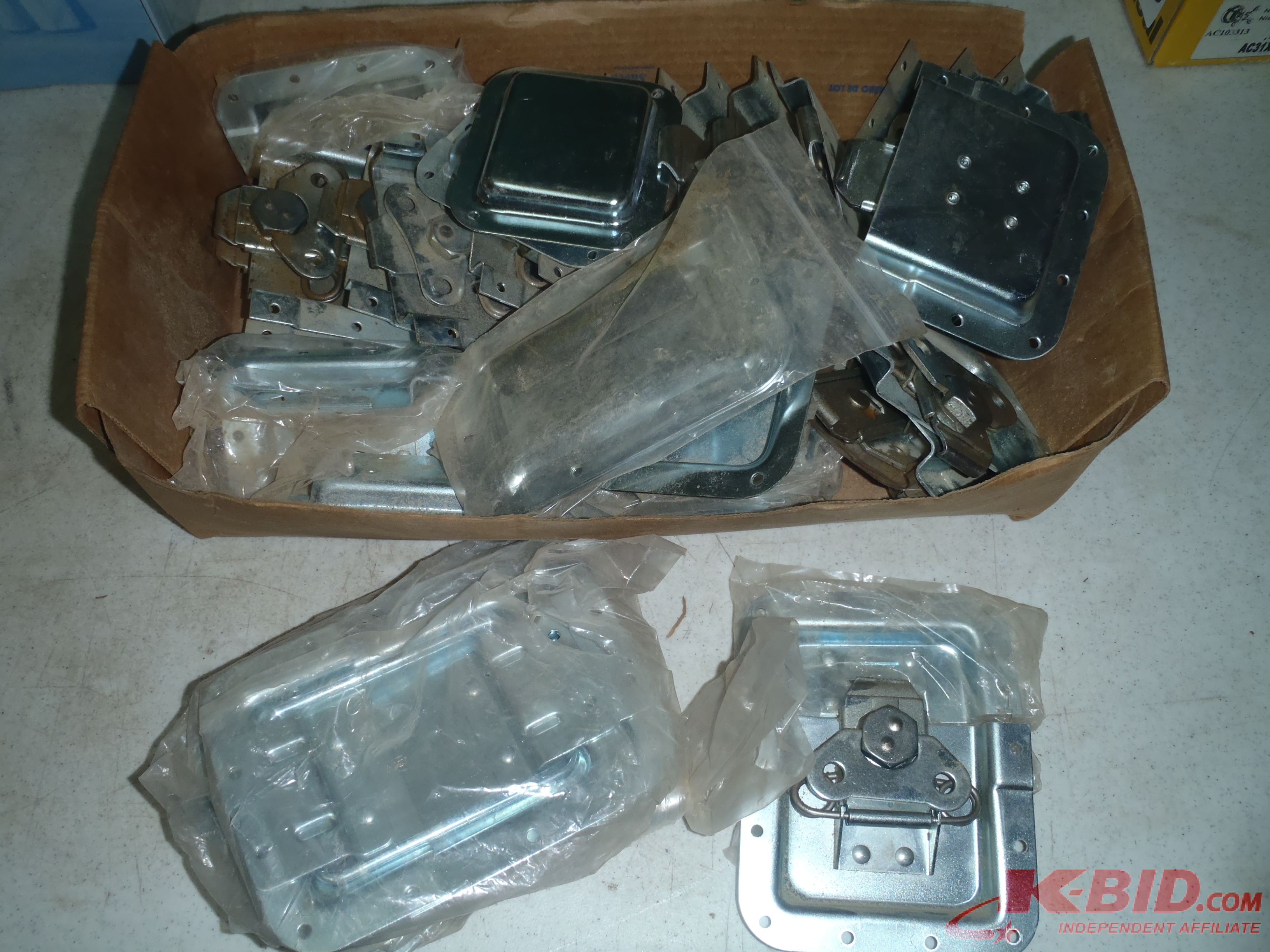 lot 302 image: Box of TrunkCase Latches