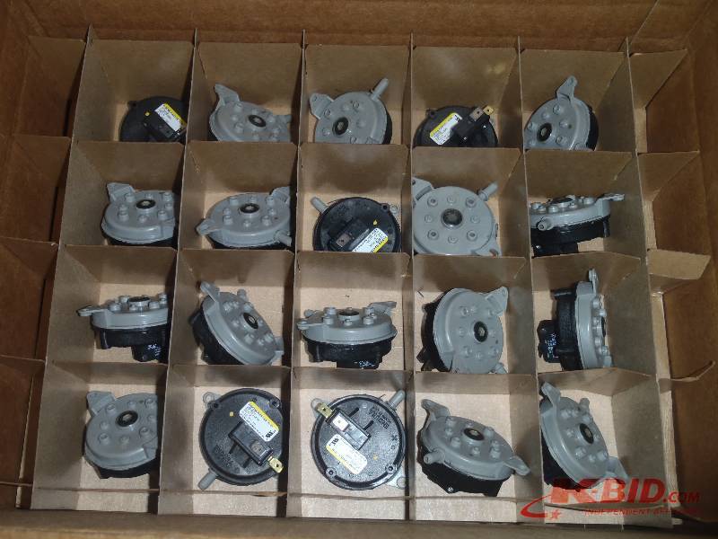 lot 357 image: Appr. 61 Endura VS0929 Air Pressure Switches