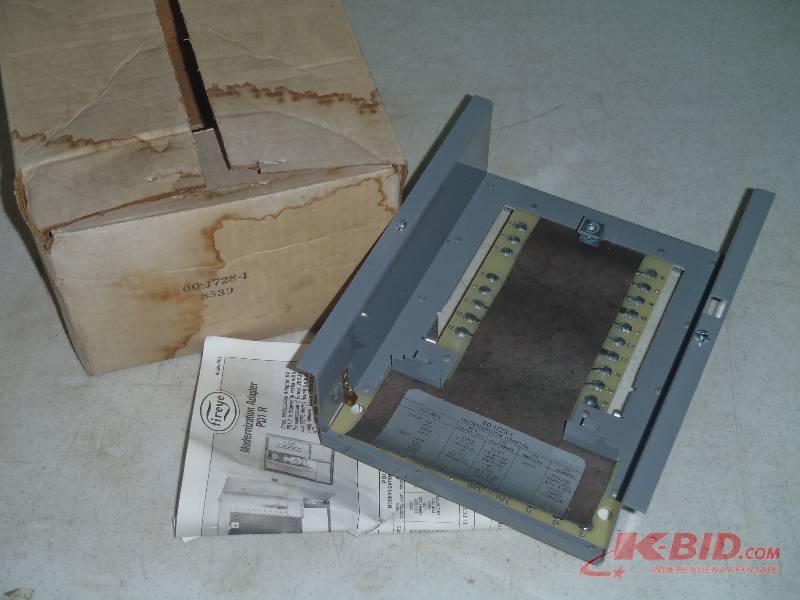 lot 376 image: Fireye 60-1728-1 Modernization Adapter