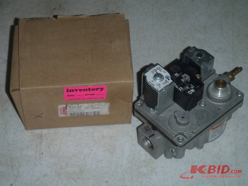 lot 278 image: Lennox 31L37 Gas Valve