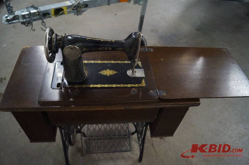 lot 25 image: Antique Sewing Machine