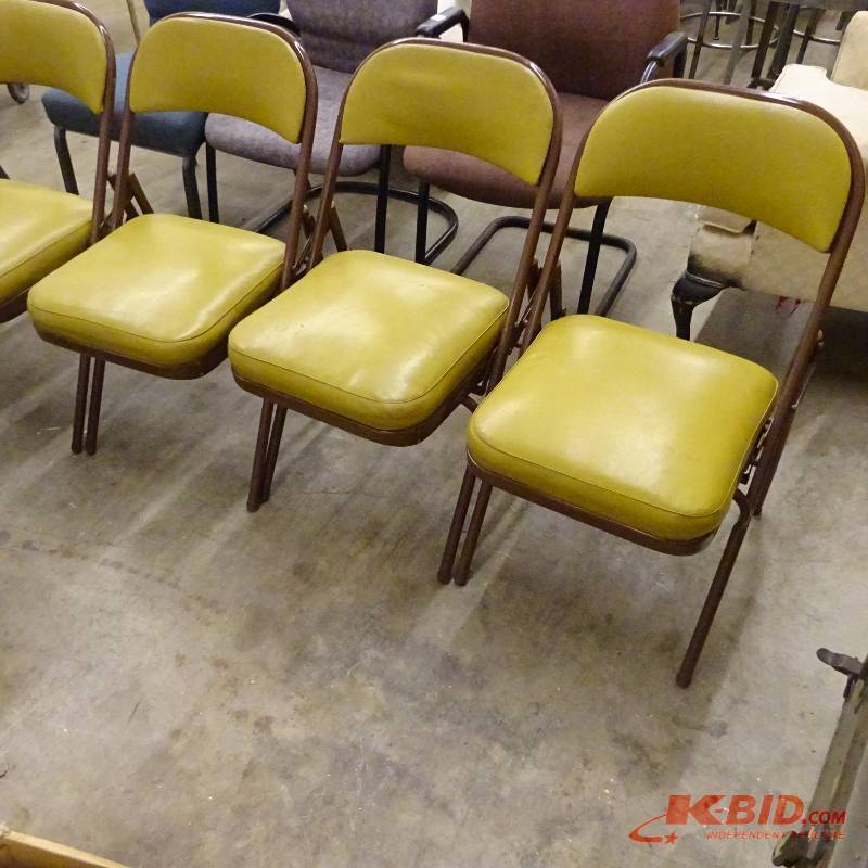 lot 17 image: Metal Folding Chair