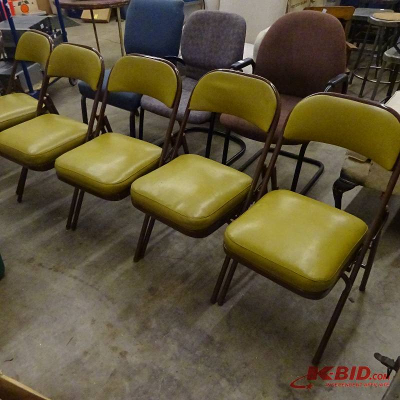 lot 32 image: Metal Folding Chair