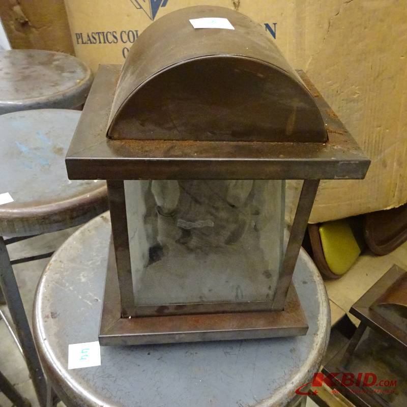 lot 34 image: Wall Mount Light