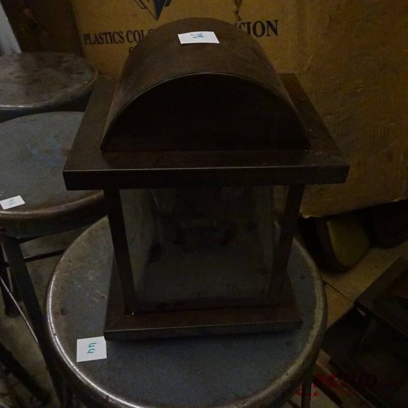 lot 36 image: Wall Mount Light