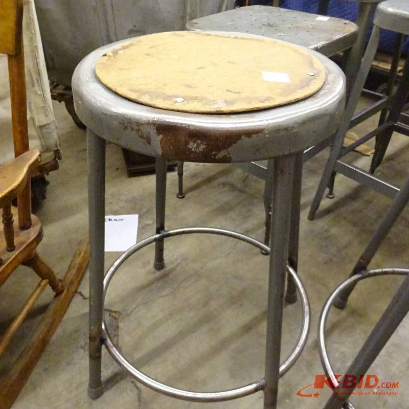 lot 48 image: Metal Shop Stool