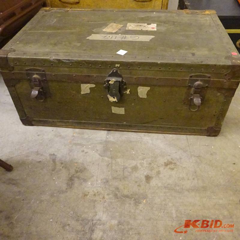 lot 64 image: Vintage Foot Locker