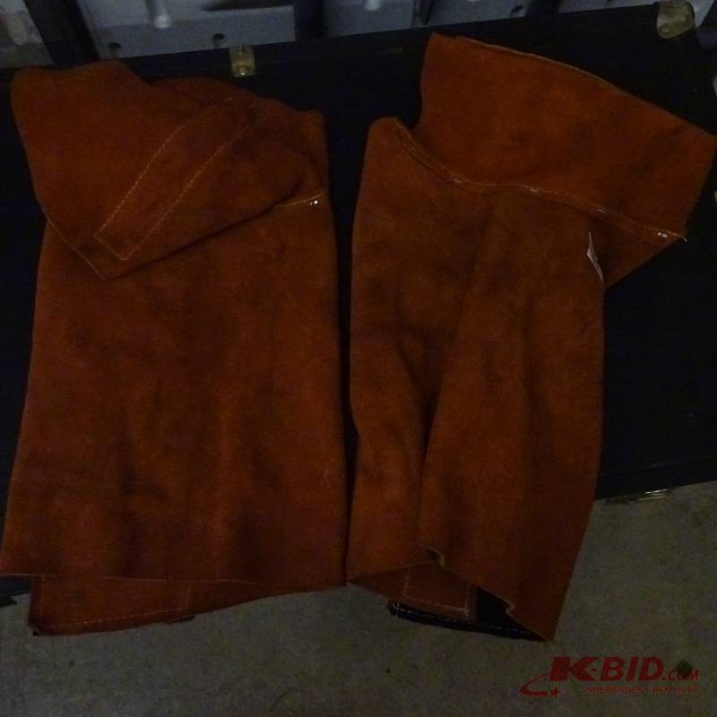lot 67 image: Welding Chaps
