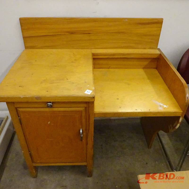 lot 80 image: Wood Desk