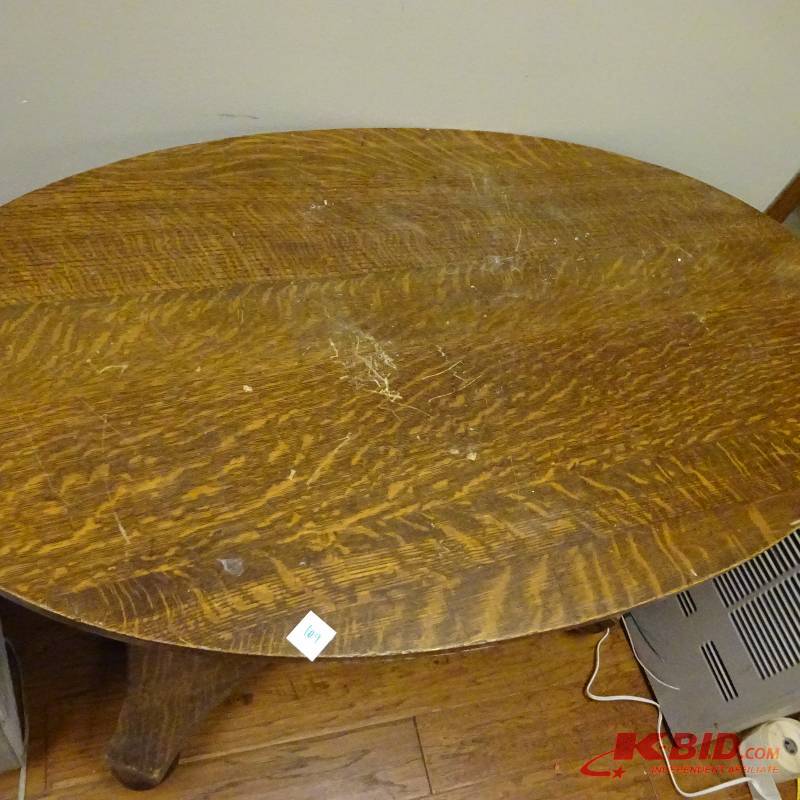 lot 109 image: Table on Wheels