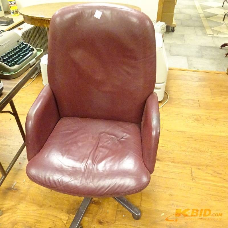 lot 116 image: Office Chair